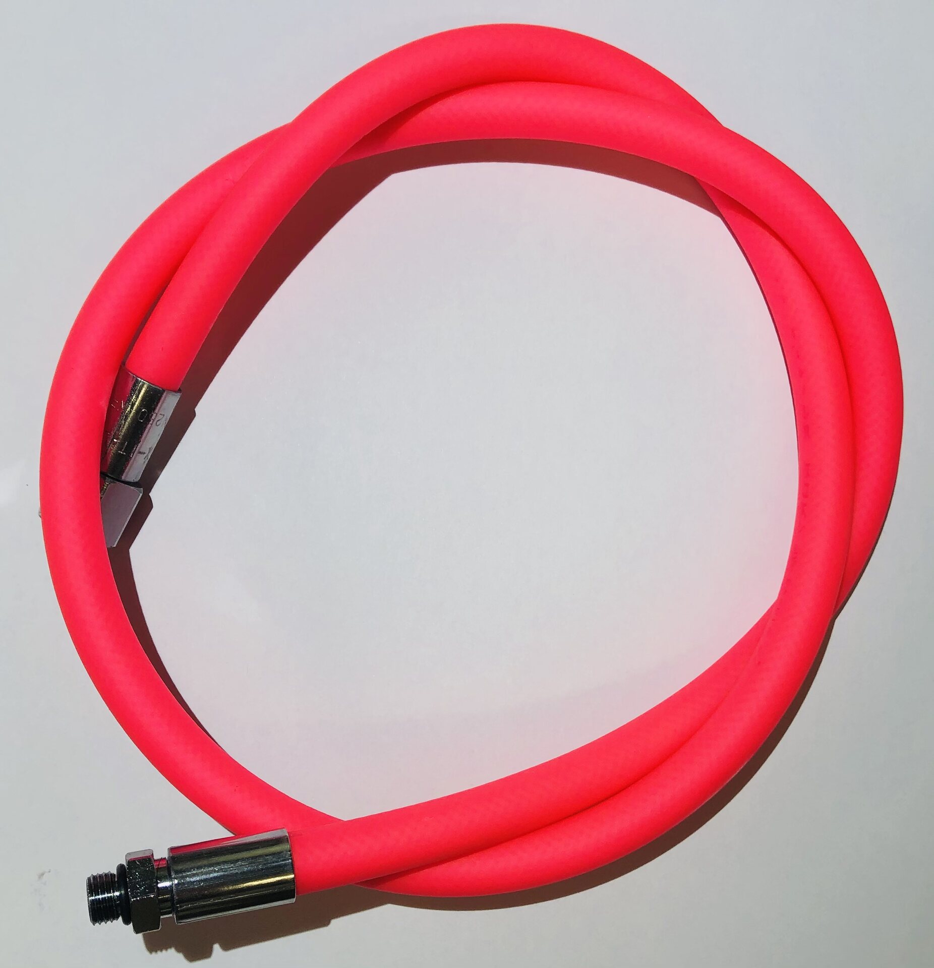 Gummin low pressure hose with 3/8 "thread, svart . Neon röd