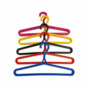 Standard hanger for traje de neopreno