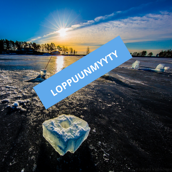 Ice diving in Lake Päijänne, Finnland